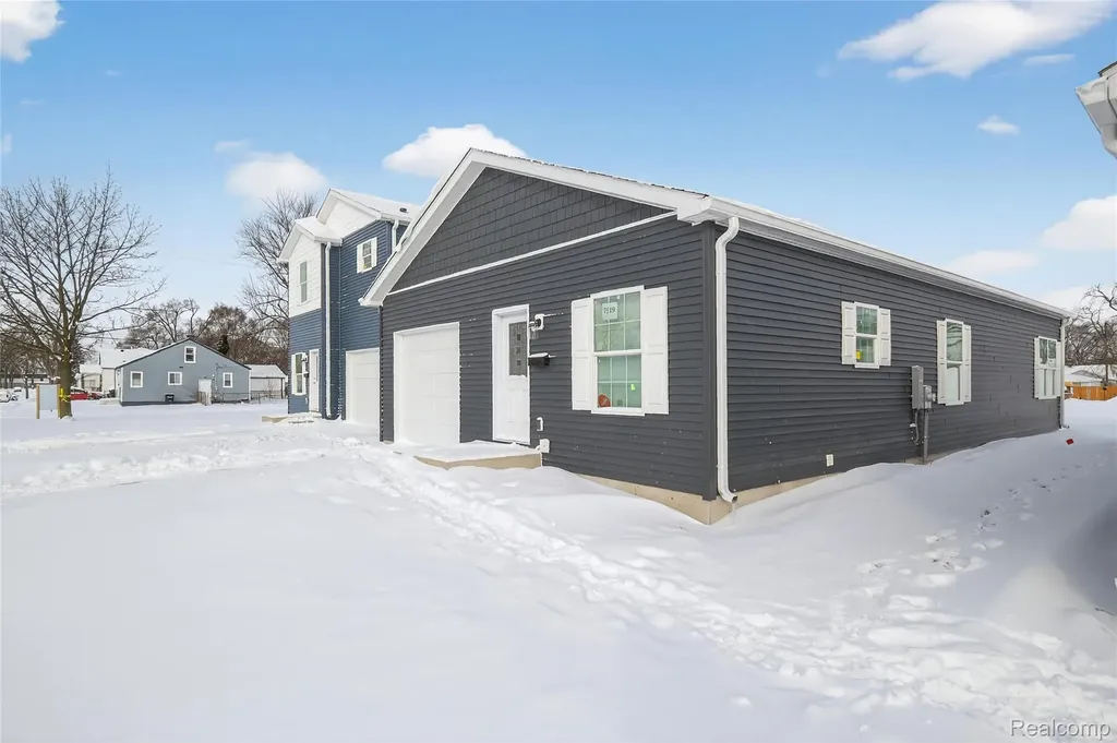 7535 Packard Avenue Warren City MI 48091
