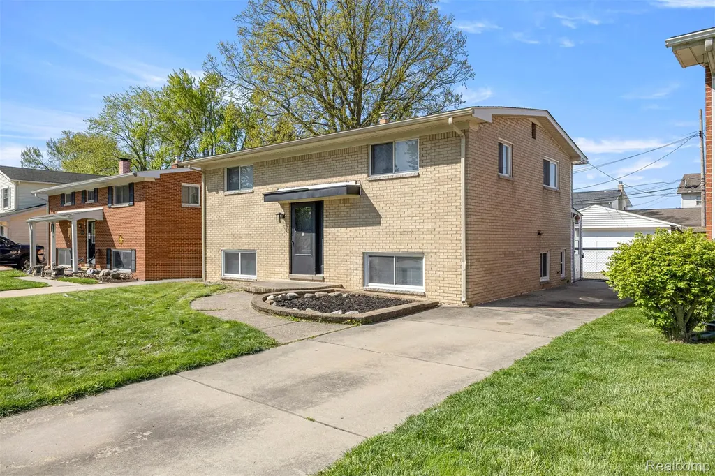 30022 White Street Gibraltar City MI 48173