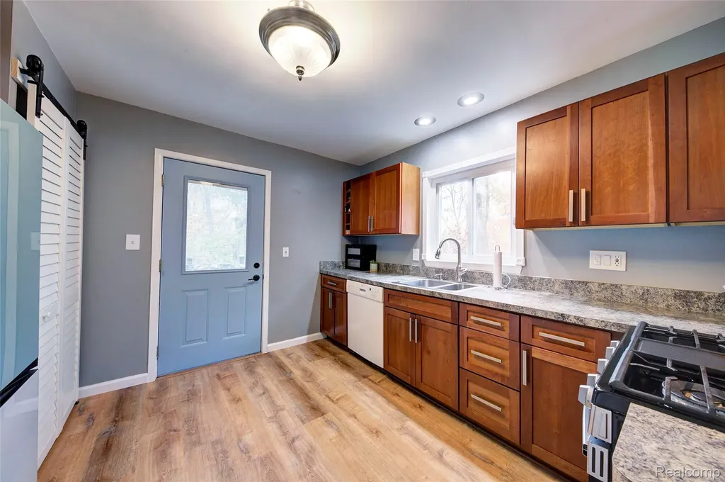 212 Hillcroft Drive Walled Lake City MI 48390