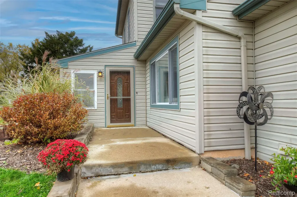 212 Hillcroft Drive Walled Lake City MI 48390