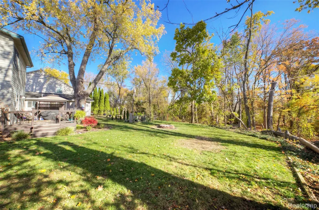 212 Hillcroft Drive Walled Lake City MI 48390