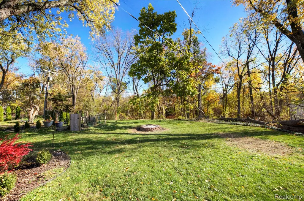 212 Hillcroft Drive Walled Lake City MI 48390