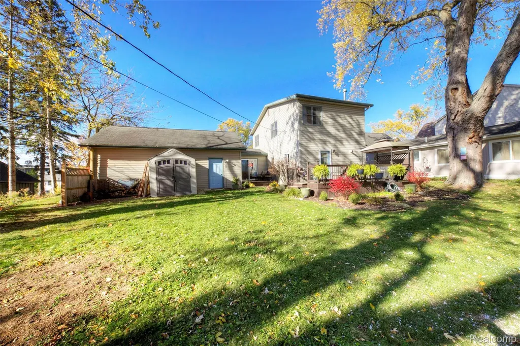 212 Hillcroft Drive Walled Lake City MI 48390