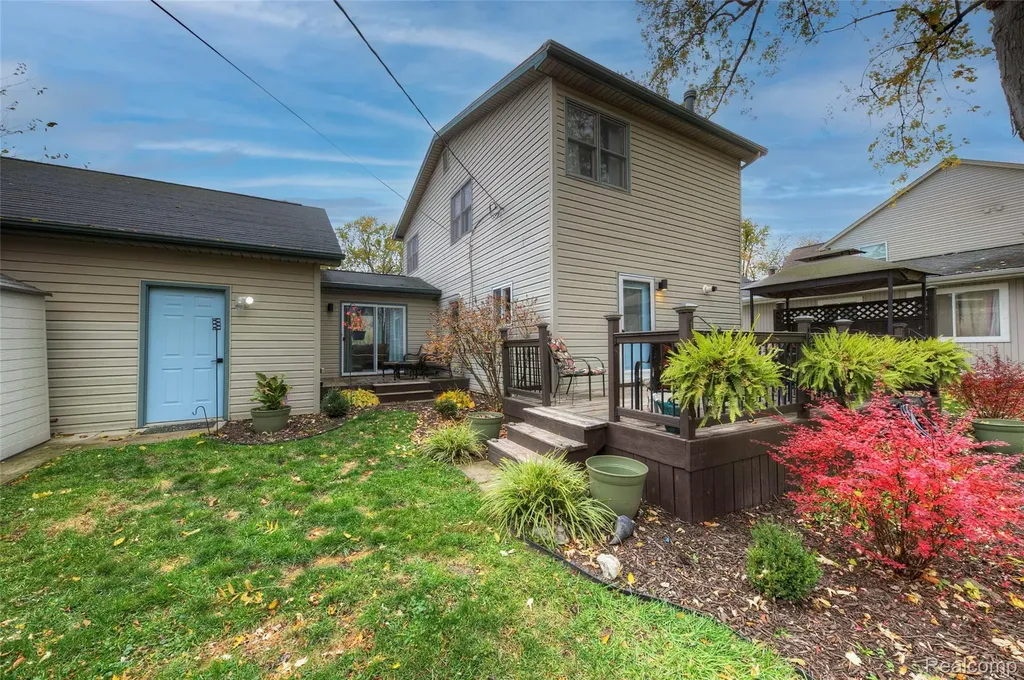 212 Hillcroft Drive Walled Lake City MI 48390
