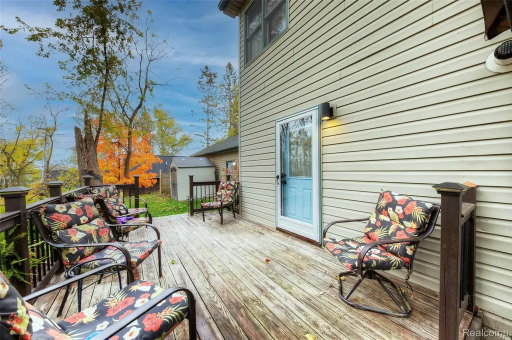 212 Hillcroft Drive Walled Lake City MI 48390