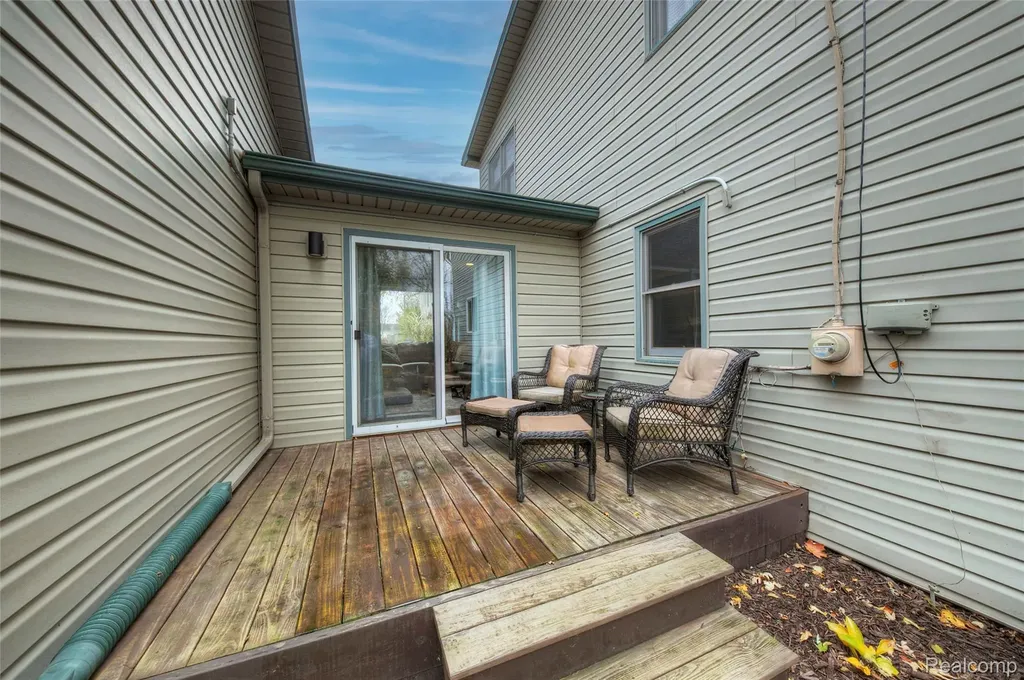 212 Hillcroft Drive Walled Lake City MI 48390