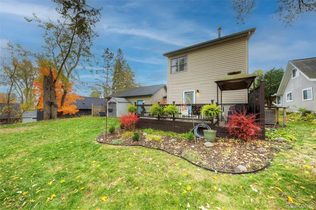 212 Hillcroft Drive Walled Lake City MI 48390