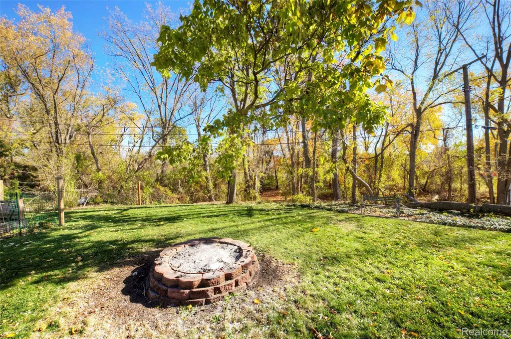 212 Hillcroft Drive Walled Lake City MI 48390