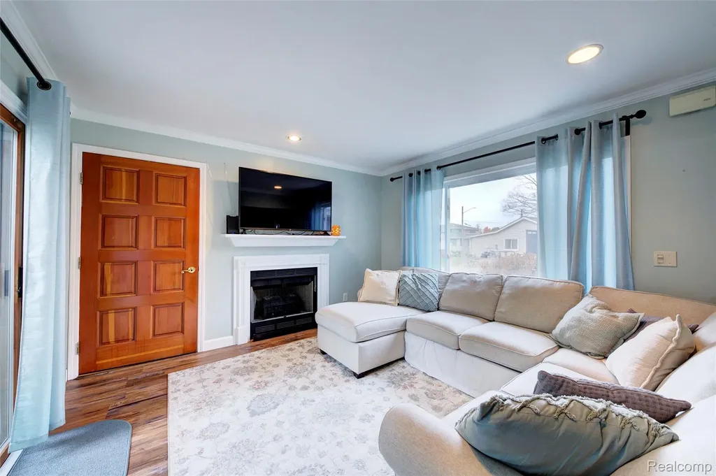 212 Hillcroft Drive Walled Lake City MI 48390