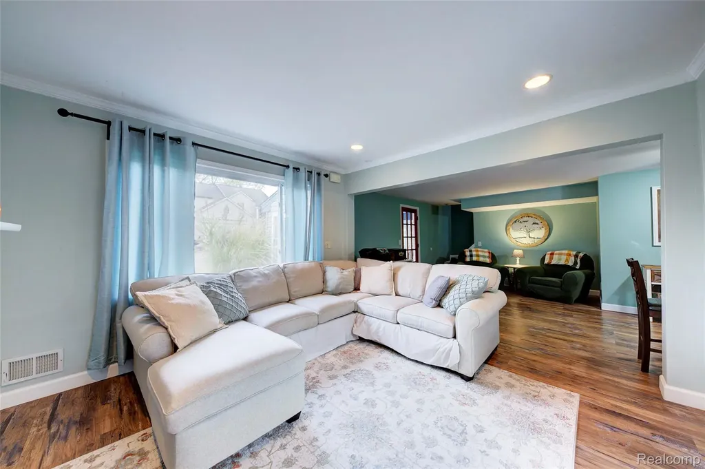 212 Hillcroft Drive Walled Lake City MI 48390