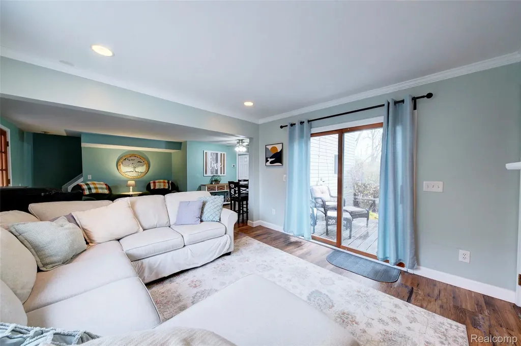 212 Hillcroft Drive Walled Lake City MI 48390
