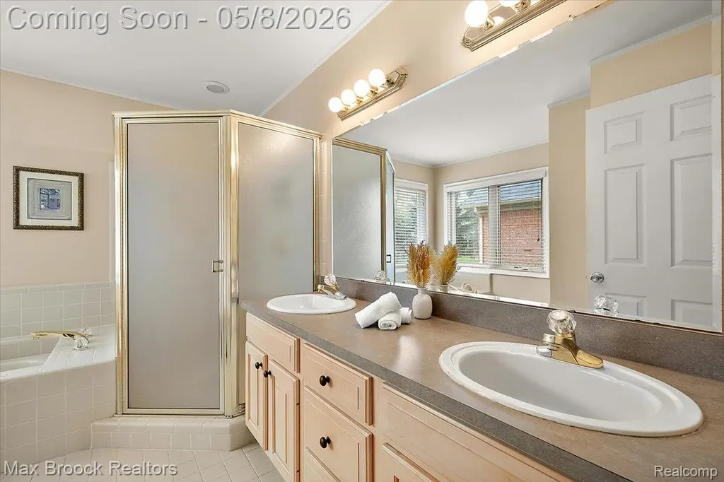 46597 Covington Drive Macomb Township MI 48044