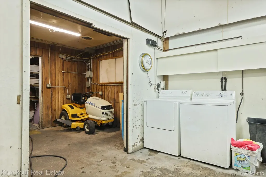 9739 Saginaw Street Reese Village MI 48757
