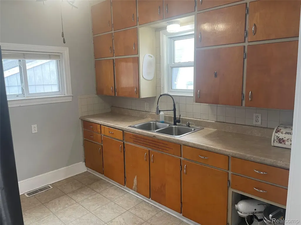 218 16th Street Port Huron City MI 48060