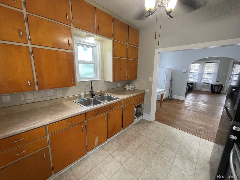 218 16th Street Port Huron City MI 48060