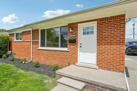 13019 Stanley Drive Warren City MI 48088