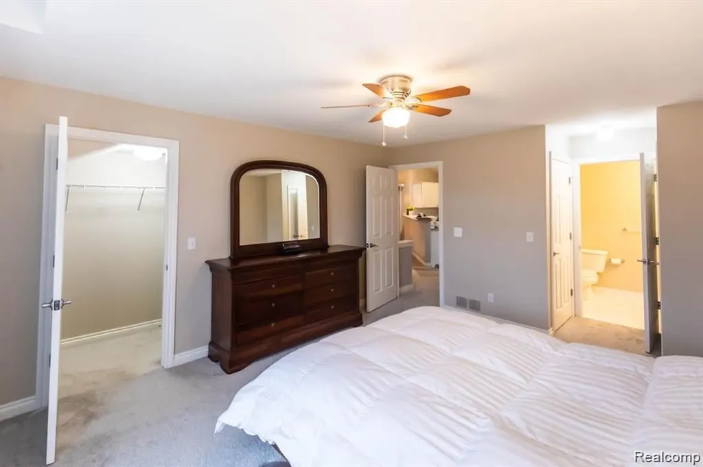 1560 W Lakeview Lane Canton Charter Township MI 48187
