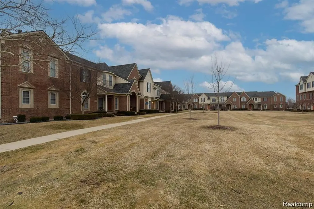 1560 W Lakeview Lane Canton Charter Township MI 48187