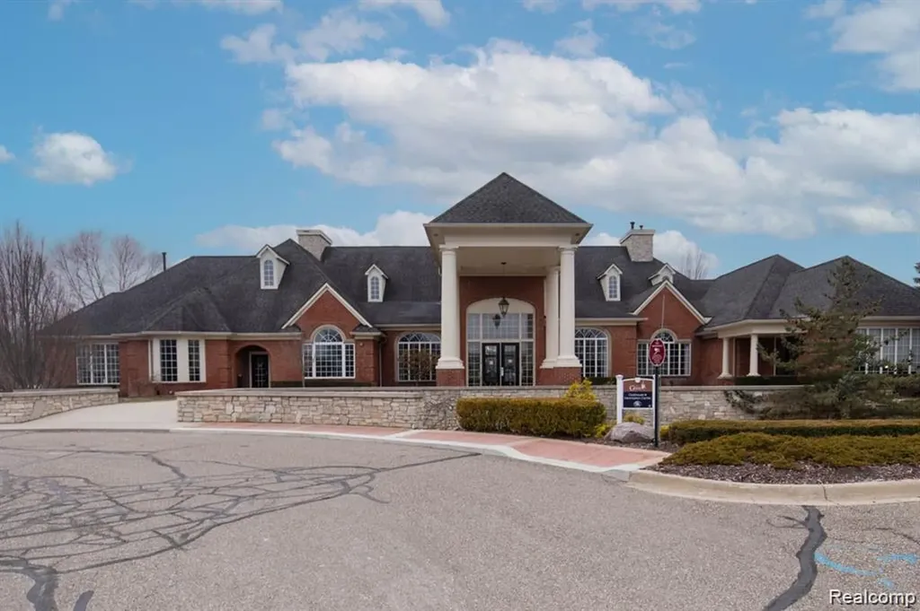 1560 W Lakeview Lane Canton Charter Township MI 48187