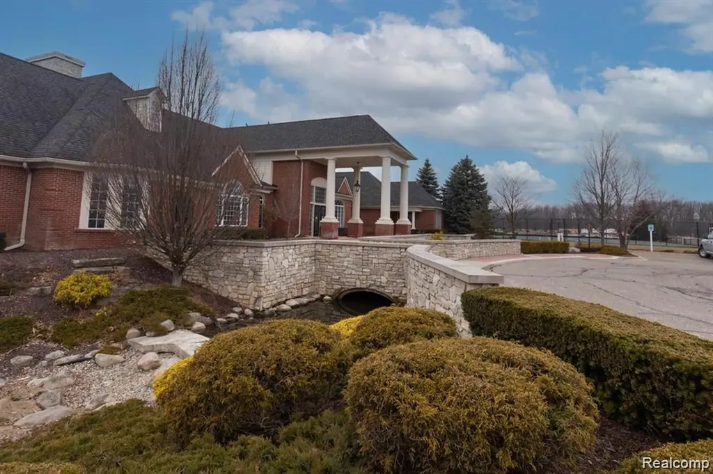 1560 W Lakeview Lane Canton Charter Township MI 48187