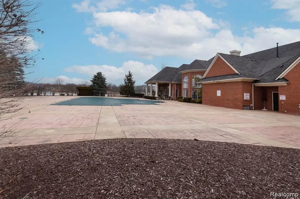 1560 W Lakeview Lane Canton Charter Township MI 48187