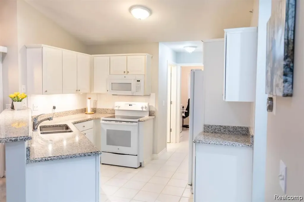 1560 W Lakeview Lane Canton Charter Township MI 48187