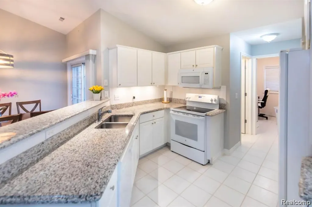 1560 W Lakeview Lane Canton Charter Township MI 48187