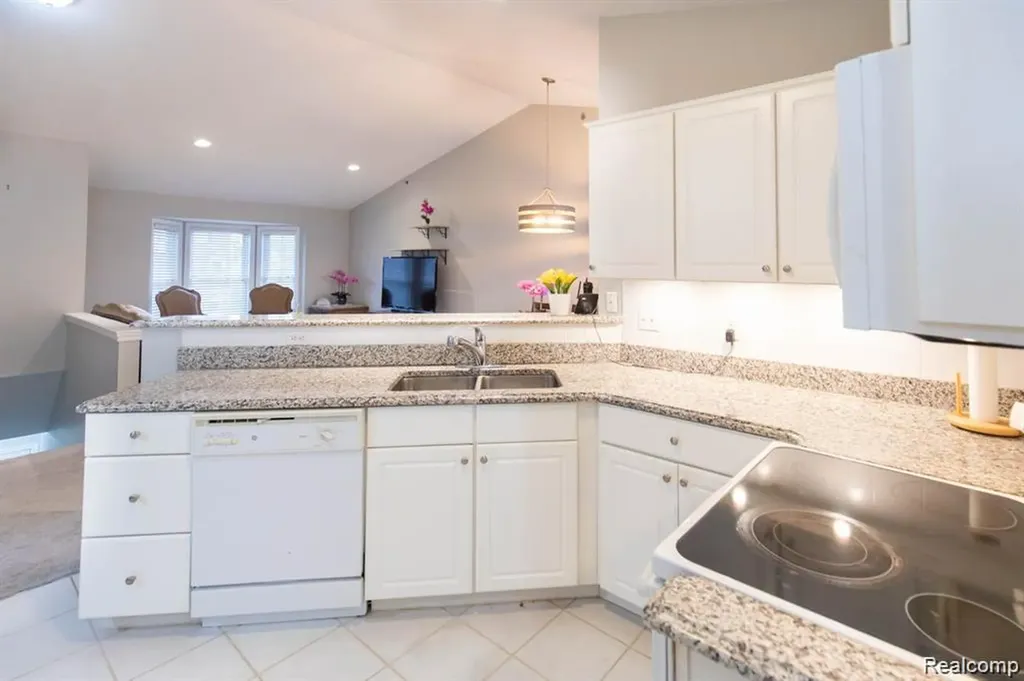 1560 W Lakeview Lane Canton Charter Township MI 48187