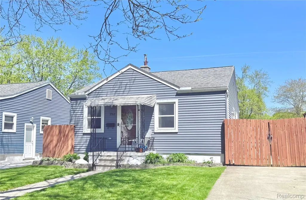 252 W Rutgers Avenue Pontiac City MI 48340