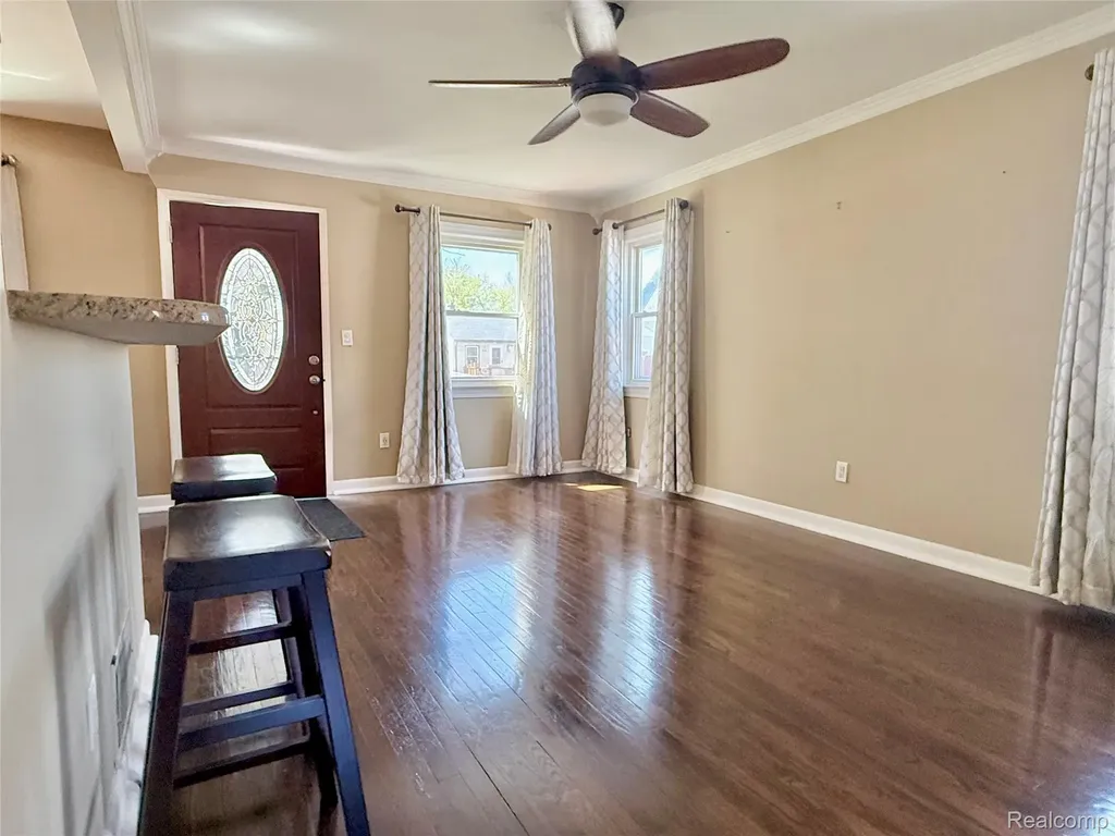 252 W Rutgers Avenue Pontiac City MI 48340