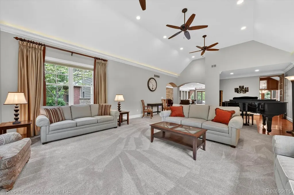 1330 Oxford Road Bloomfield Charter Township MI 48304