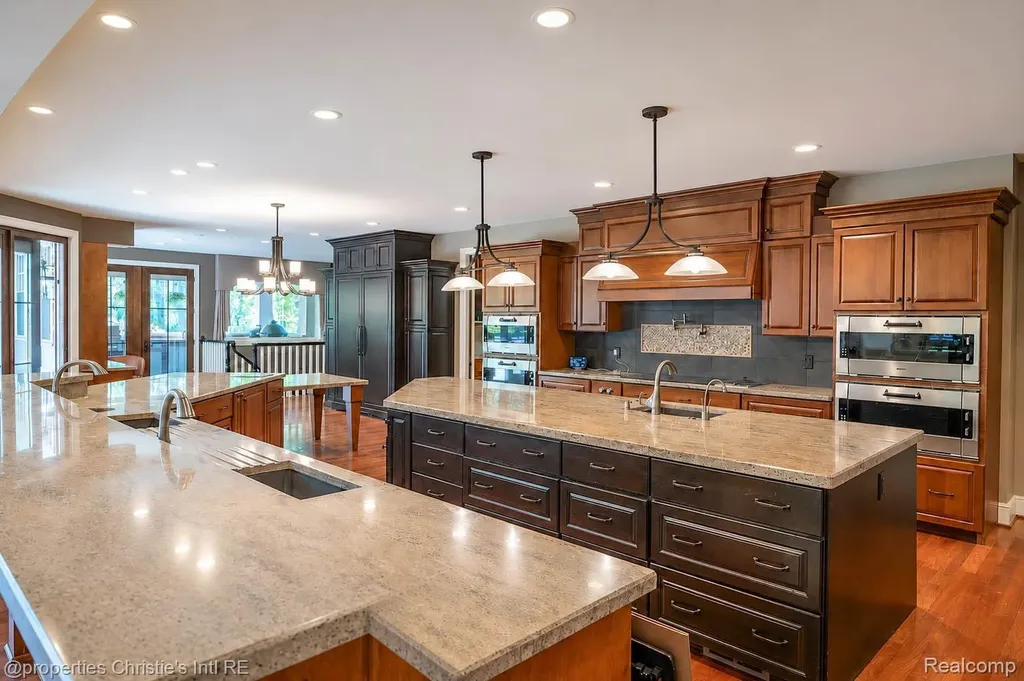 1330 Oxford Road Bloomfield Charter Township MI 48304