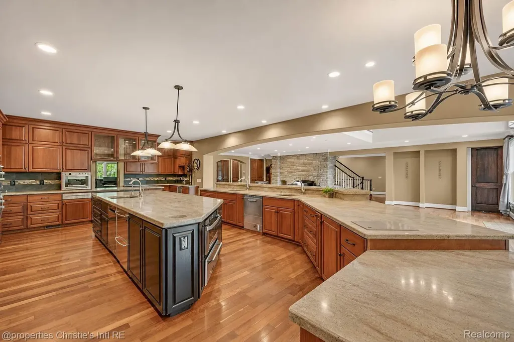 1330 Oxford Road Bloomfield Charter Township MI 48304