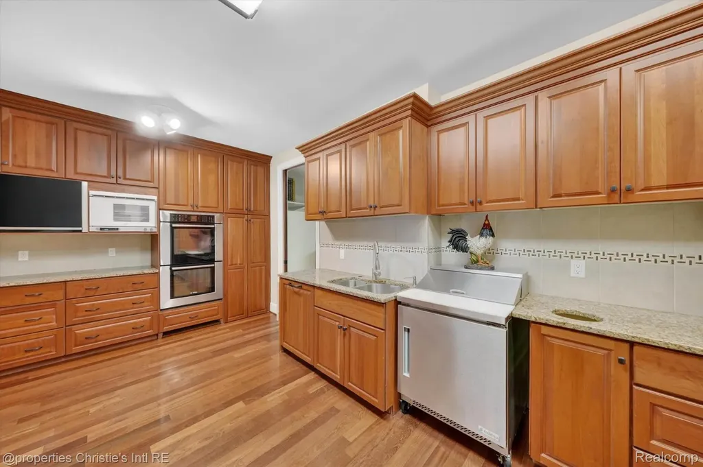 1330 Oxford Road Bloomfield Charter Township MI 48304