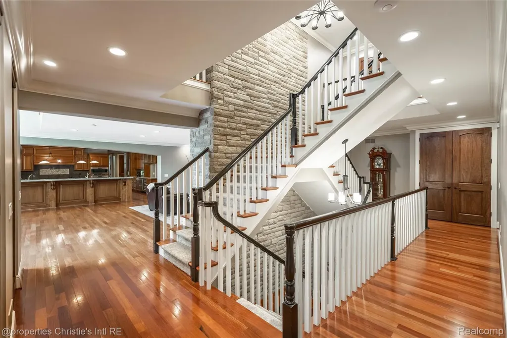 1330 Oxford Road Bloomfield Charter Township MI 48304