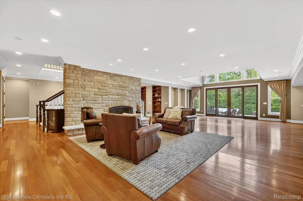 1330 Oxford Road Bloomfield Charter Township MI 48304