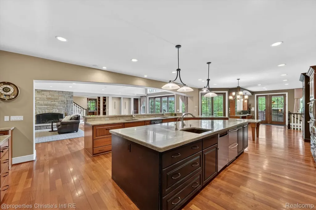 1330 Oxford Road Bloomfield Charter Township MI 48304