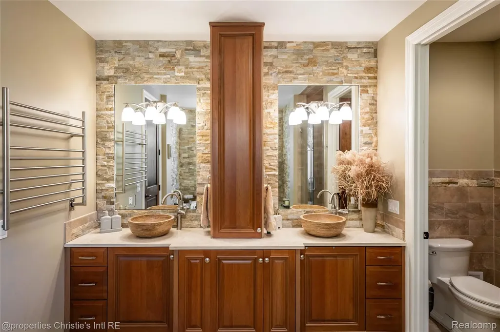 1330 Oxford Road Bloomfield Charter Township MI 48304