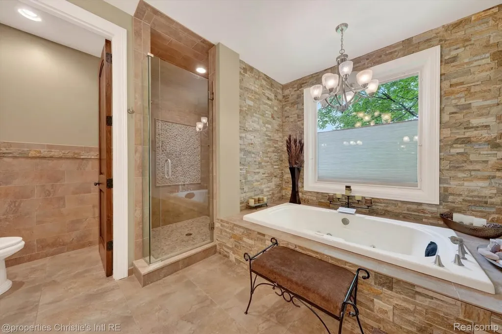 1330 Oxford Road Bloomfield Charter Township MI 48304