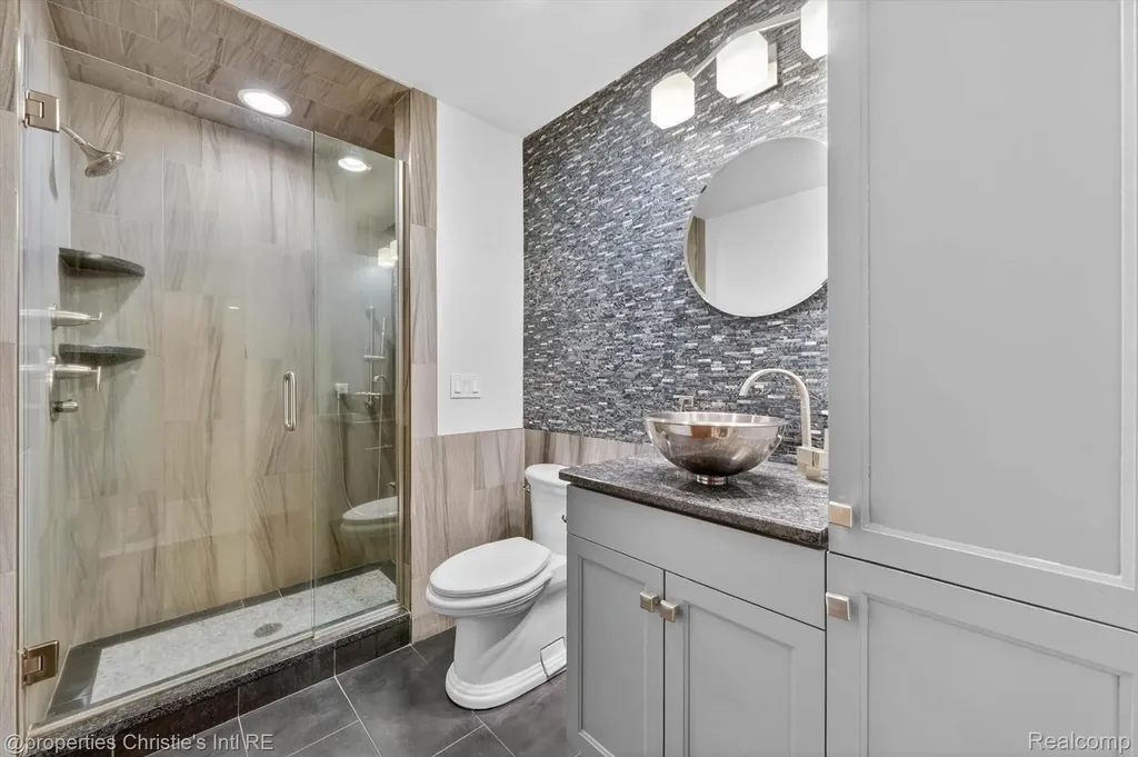 1330 Oxford Road Bloomfield Charter Township MI 48304