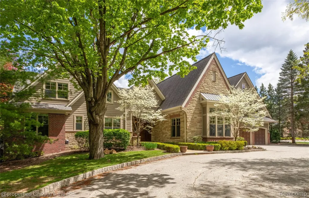 1330 Oxford Road Bloomfield Charter Township MI 48304