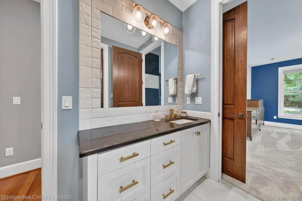 1330 Oxford Road Bloomfield Charter Township MI 48304
