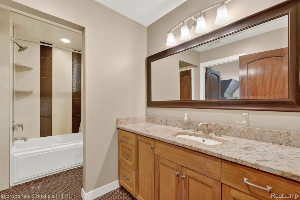 1330 Oxford Road Bloomfield Charter Township MI 48304