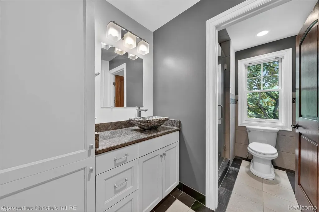 1330 Oxford Road Bloomfield Charter Township MI 48304