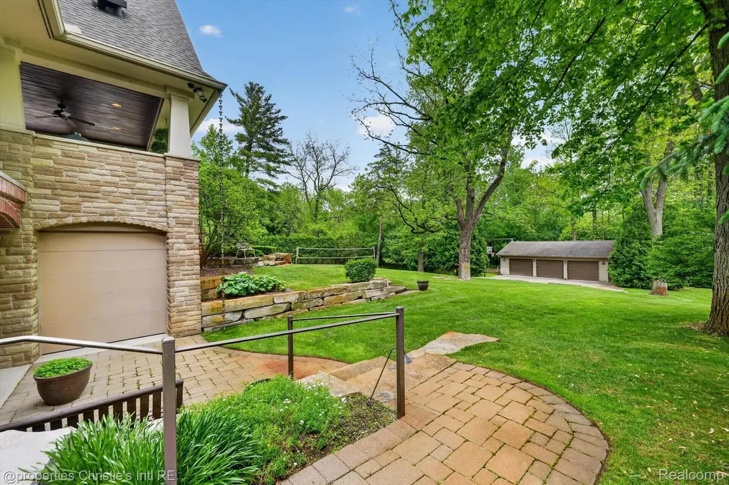 1330 Oxford Road Bloomfield Charter Township MI 48304
