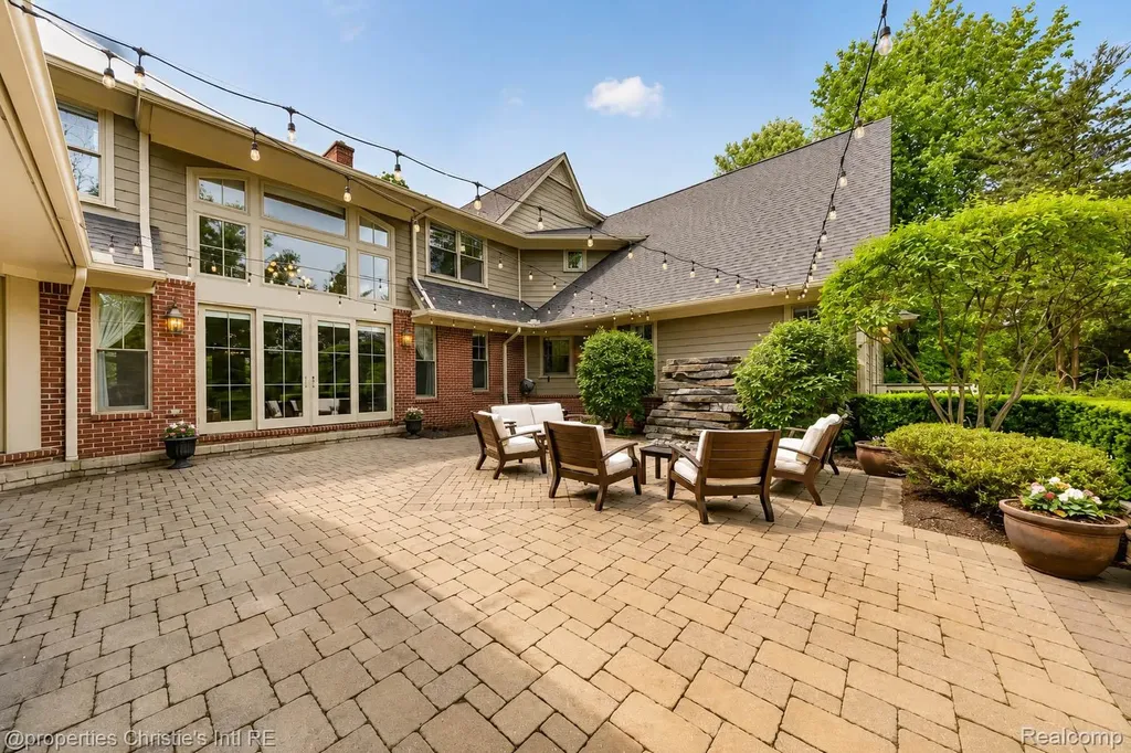 1330 Oxford Road Bloomfield Charter Township MI 48304