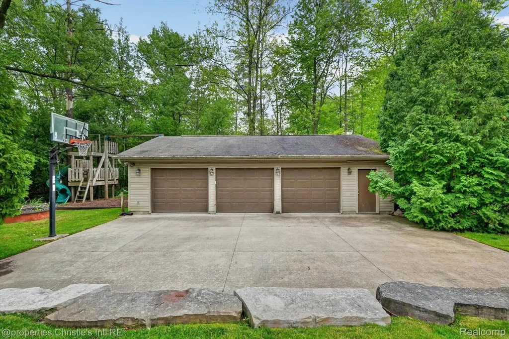 1330 Oxford Road Bloomfield Charter Township MI 48304