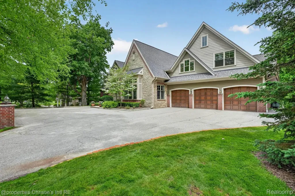 1330 Oxford Road Bloomfield Charter Township MI 48304
