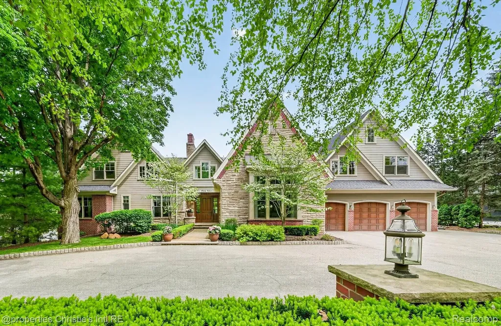 1330 Oxford Road Bloomfield Charter Township MI 48304