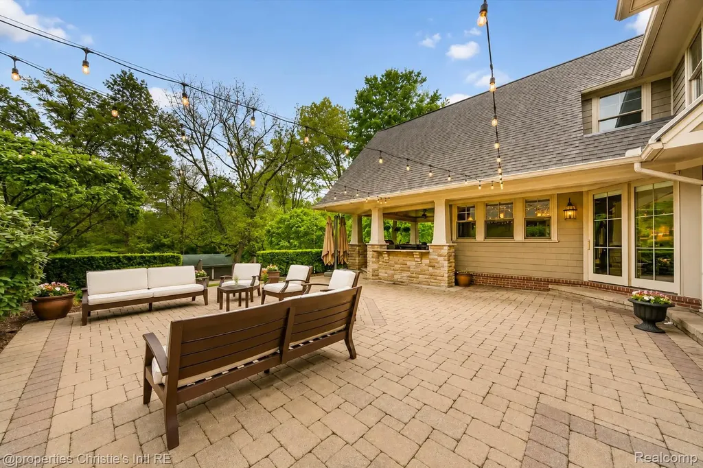 1330 Oxford Road Bloomfield Charter Township MI 48304